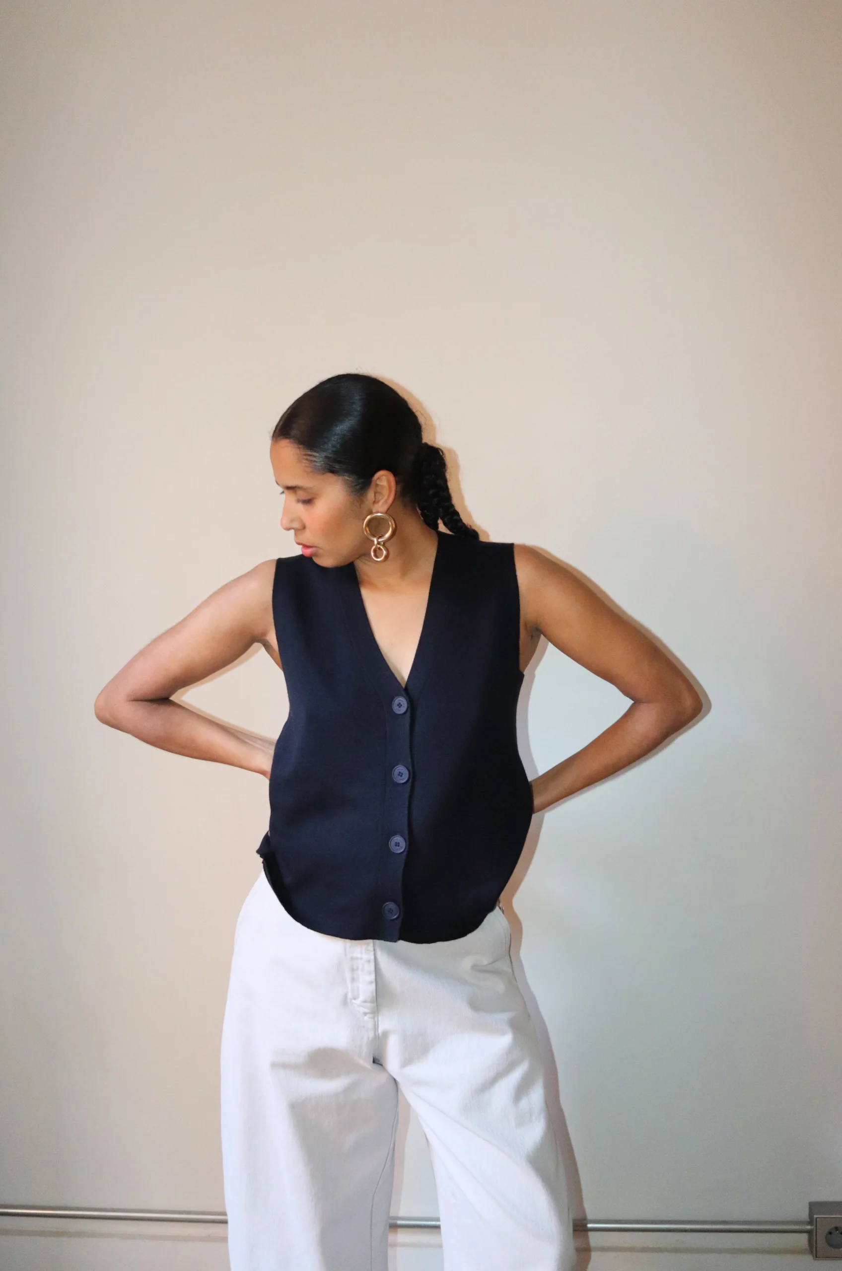 C.T. Plage – Ladies V-neck Sleeveless Cardigan – CT25108-75- B.Navy 3 C.T. Plage – Ladies V-neck Sleeveless Cardigan – CT25108-75- B.Navy
