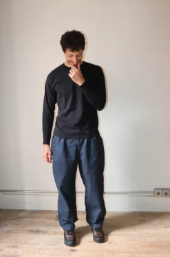 Sage De Cret – 11oz CO/LI Denim Single-Pleated Wide Pants 31-40-8406 – Navy -Salomon Boutique Sage De Cret COLI Back Satin Single Pleated Wide Pants 31 40 8397 Navy 2