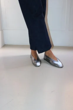 Le Monde Béryl – Luna Slipper Leather – Silver 11 Le Monde Béryl – Luna Slipper Leather – Silver -Salomon Boutique argent2