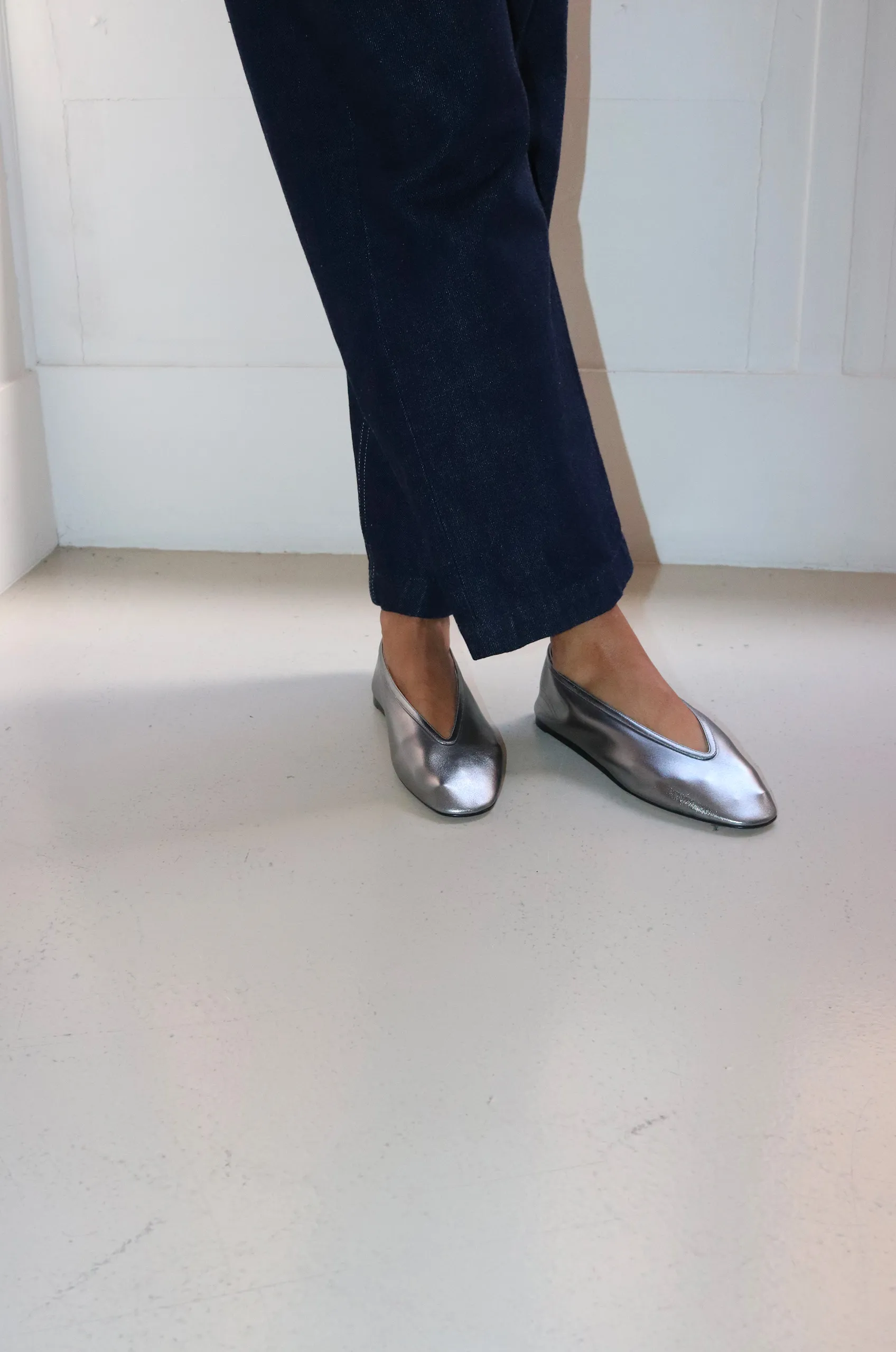 Le Monde Béryl – Luna Slipper Leather – Silver 5 Le Monde Béryl – Luna Slipper Leather – Silver – Image 3