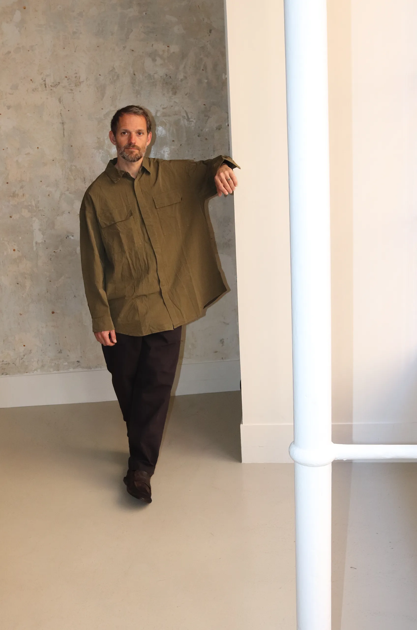 Casey Casey – Volume Shirt Paper Cot 22HC331 – Light Khaki 3 Casey Casey – Volume Shirt Paper Cot 22HC331 – Light Khaki