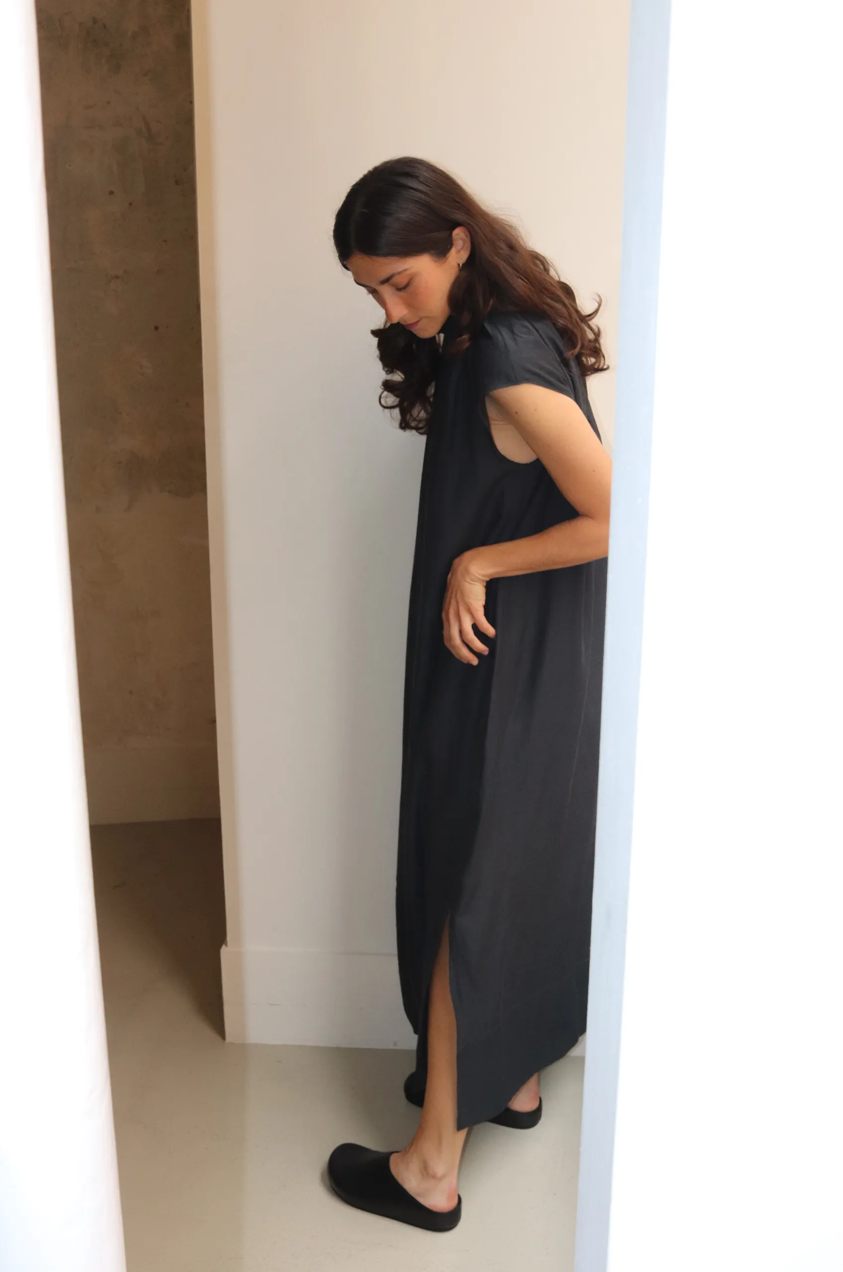 Toogood – The Magician Dress – Charcoal 4 Toogood – The Magician Dress – Charcoal – Image 2