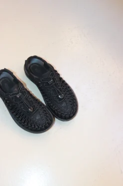 Keen – Uneek Men Sandals – Black/Black