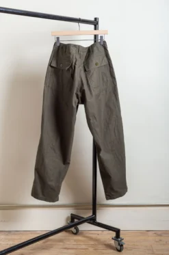 Engineered Garments – Fatigue Pant 24F1F004 – Olive -Salomon Boutique rdv 04 scaled 1