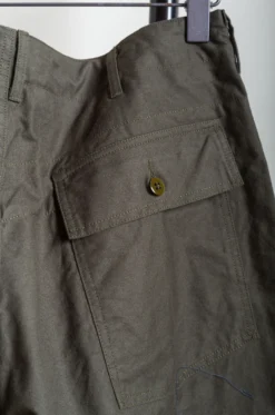 Engineered Garments – Fatigue Pant 24F1F004 – Olive -Salomon Boutique rdv 05 scaled 1