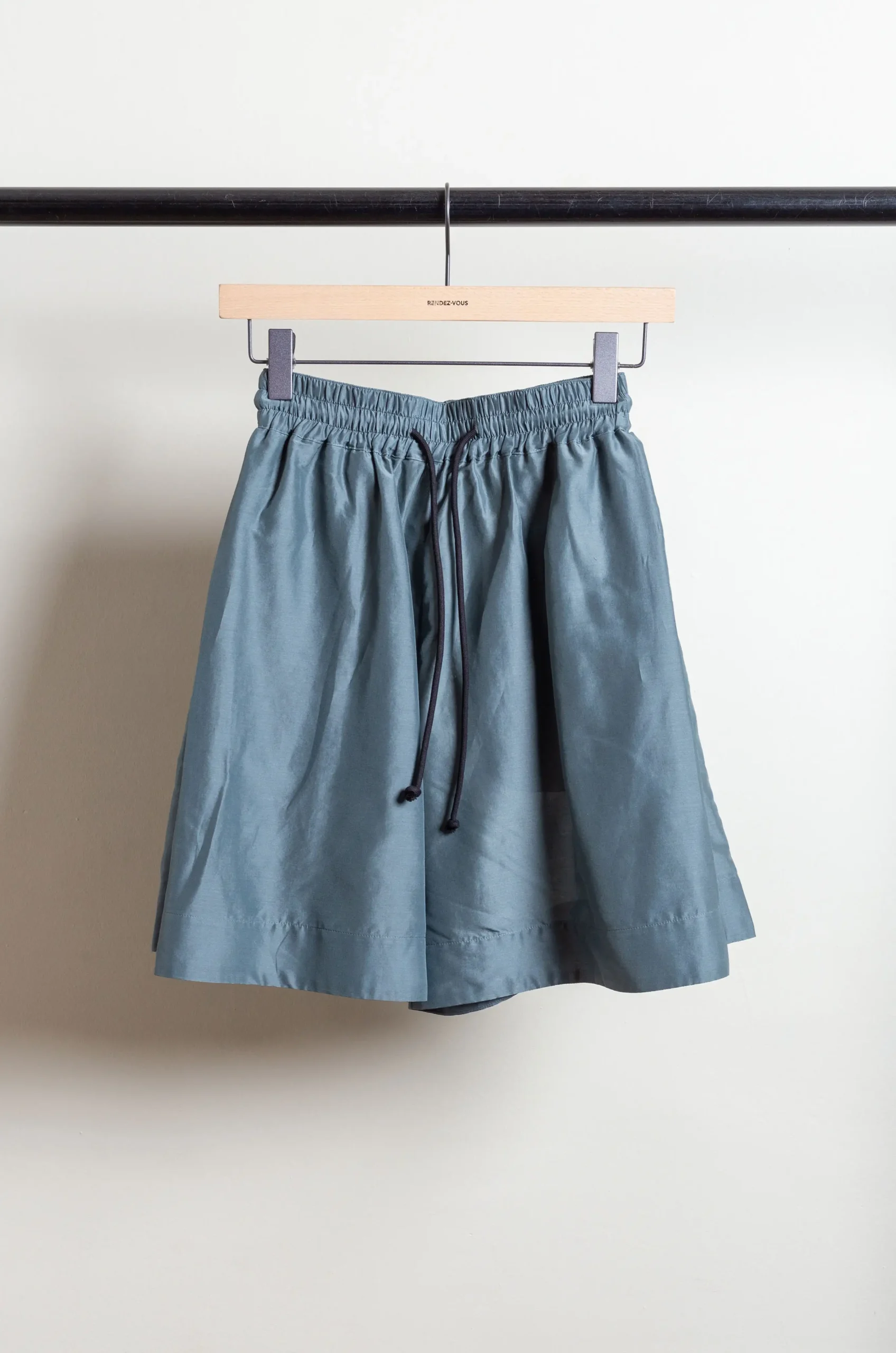 Toogood – The Diver Short – Lead 5 Toogood – The Diver Short – Lead – Image 3