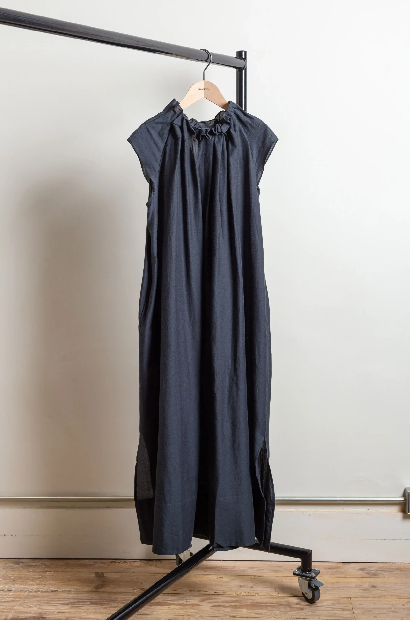 Toogood – The Magician Dress – Charcoal 5 Toogood – The Magician Dress – Charcoal – Image 3