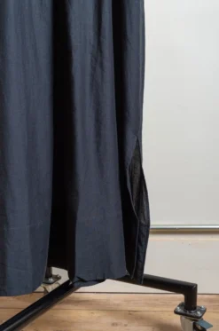 Toogood – The Magician Dress – Charcoal 11 Toogood – The Magician Dress – Charcoal -Salomon Boutique rdv 172 scaled 1