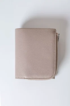 Aeta – Wallet Type A PG15 – Gray Beige -Salomon Boutique rdv aeta 07 scaled 1