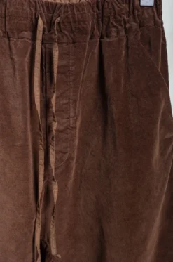 Album Di Famiglia – Velvet W&S Trousers – Coffee -Salomon Boutique rdv album 19 scaled 1