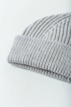 Andersen-Andersen – Beanie Short – Light Grey 7 Andersen-Andersen – Beanie Short – Light Grey -Salomon Boutique rdv andersen 75 scaled 1