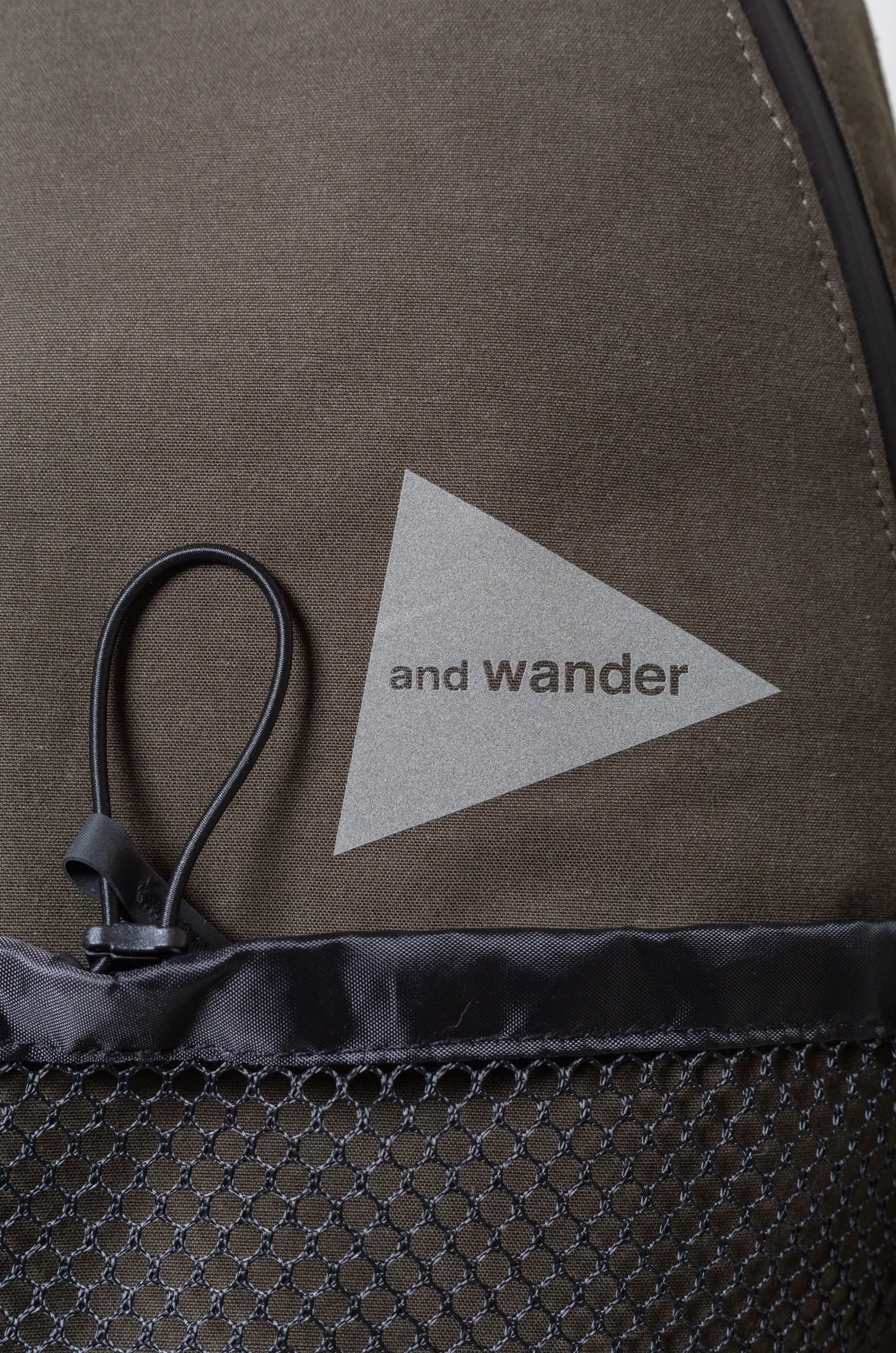 And Wander – PE/CO 20L Daypack – D.Khaki181 5 And Wander – PE/CO 20L Daypack – D.Khaki181 – Image 3