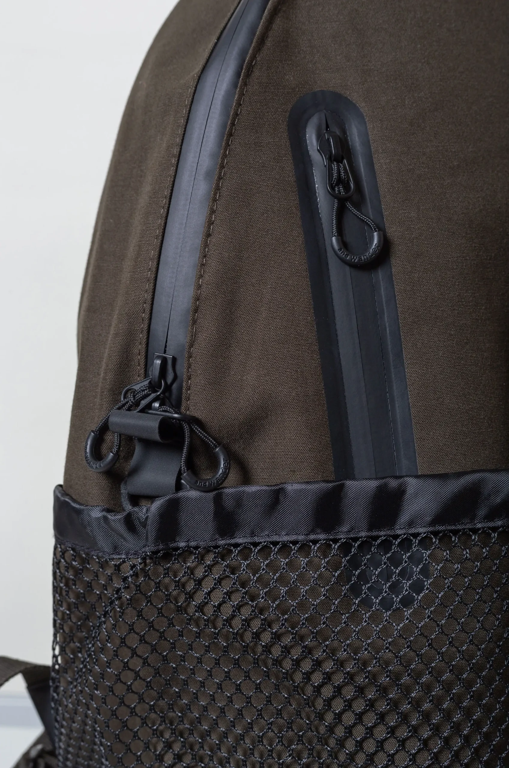 And Wander – PE/CO 20L Daypack – D.Khaki181 6 And Wander – PE/CO 20L Daypack – D.Khaki181 – Image 4