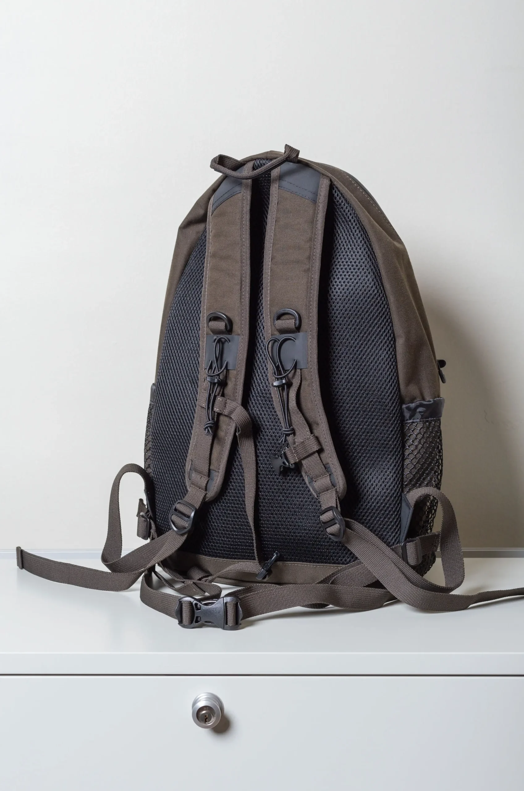 And Wander – PE/CO 20L Daypack – D.Khaki181 4 And Wander – PE/CO 20L Daypack – D.Khaki181 – Image 2