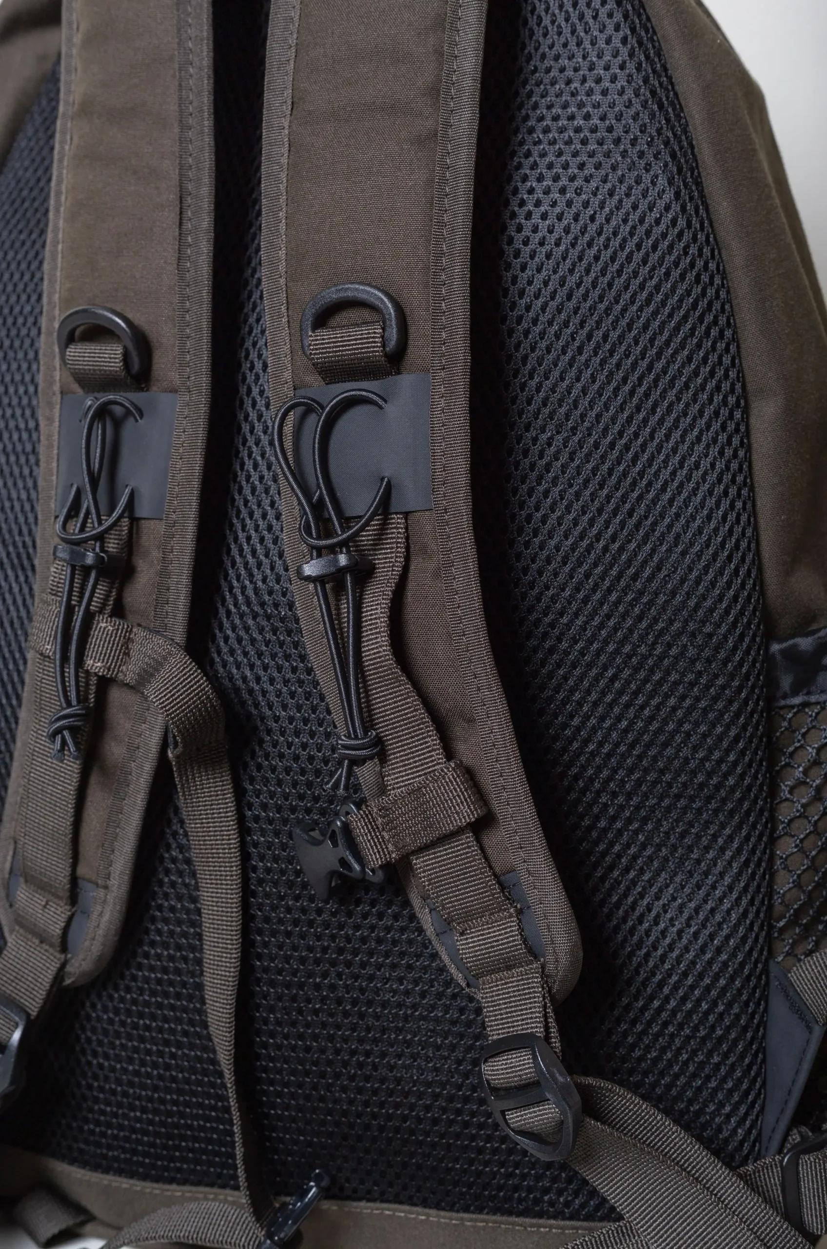 And Wander – PE/CO 20L Daypack – D.Khaki181 7 And Wander – PE/CO 20L Daypack – D.Khaki181 – Image 5