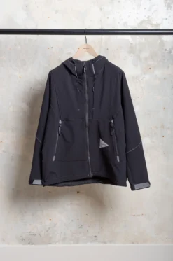 And Wander – Light Stretch Shell Jacket – Black