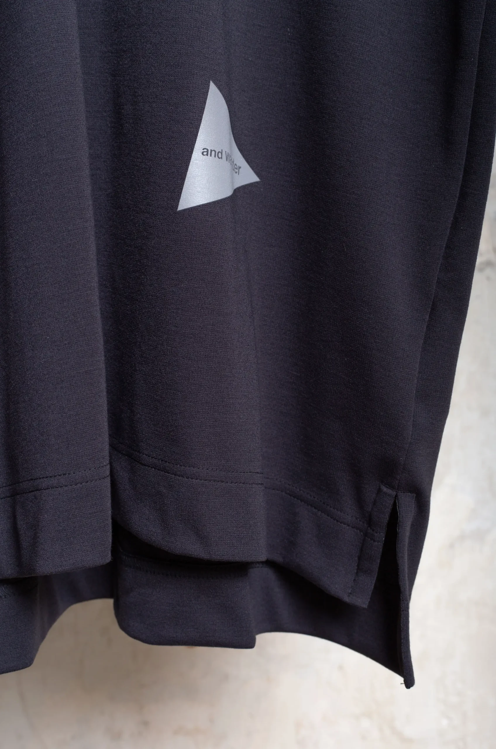 And Wander – Seamless SS T – Black 5 And Wander – Seamless SS T – Black – Image 3