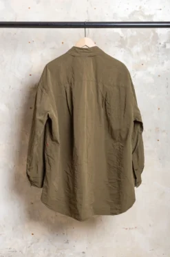 Casey Casey – Volume Shirt Paper Cot 22HC331 – Light Khaki 13 Casey Casey – Volume Shirt Paper Cot 22HC331 – Light Khaki -Salomon Boutique rdv apuntob 52 scaled 2