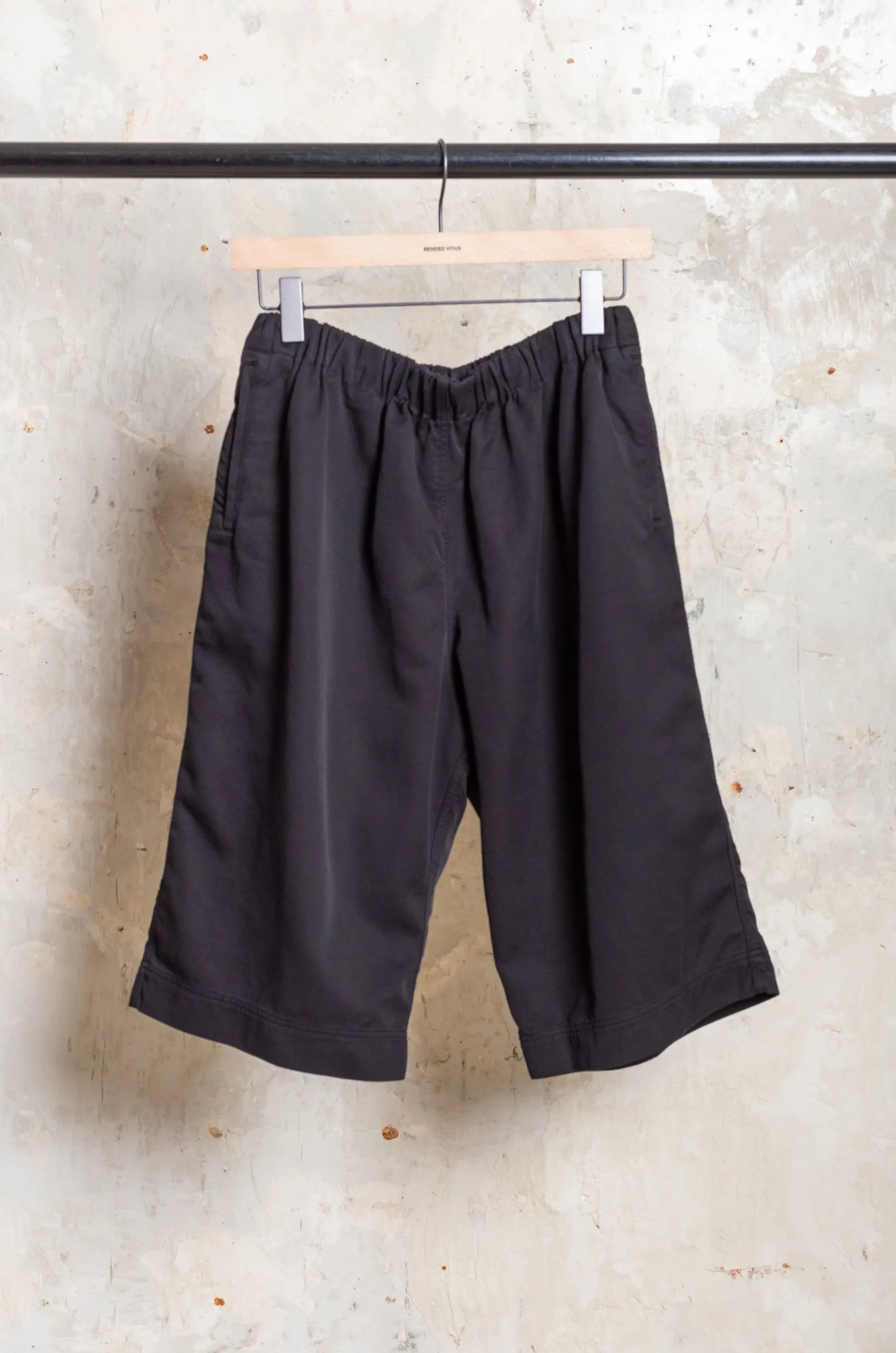 Casey Casey – Yama Short Wiggle 22HP234 – Black 5 Casey Casey – Yama Short Wiggle 22HP234 – Black – Image 3