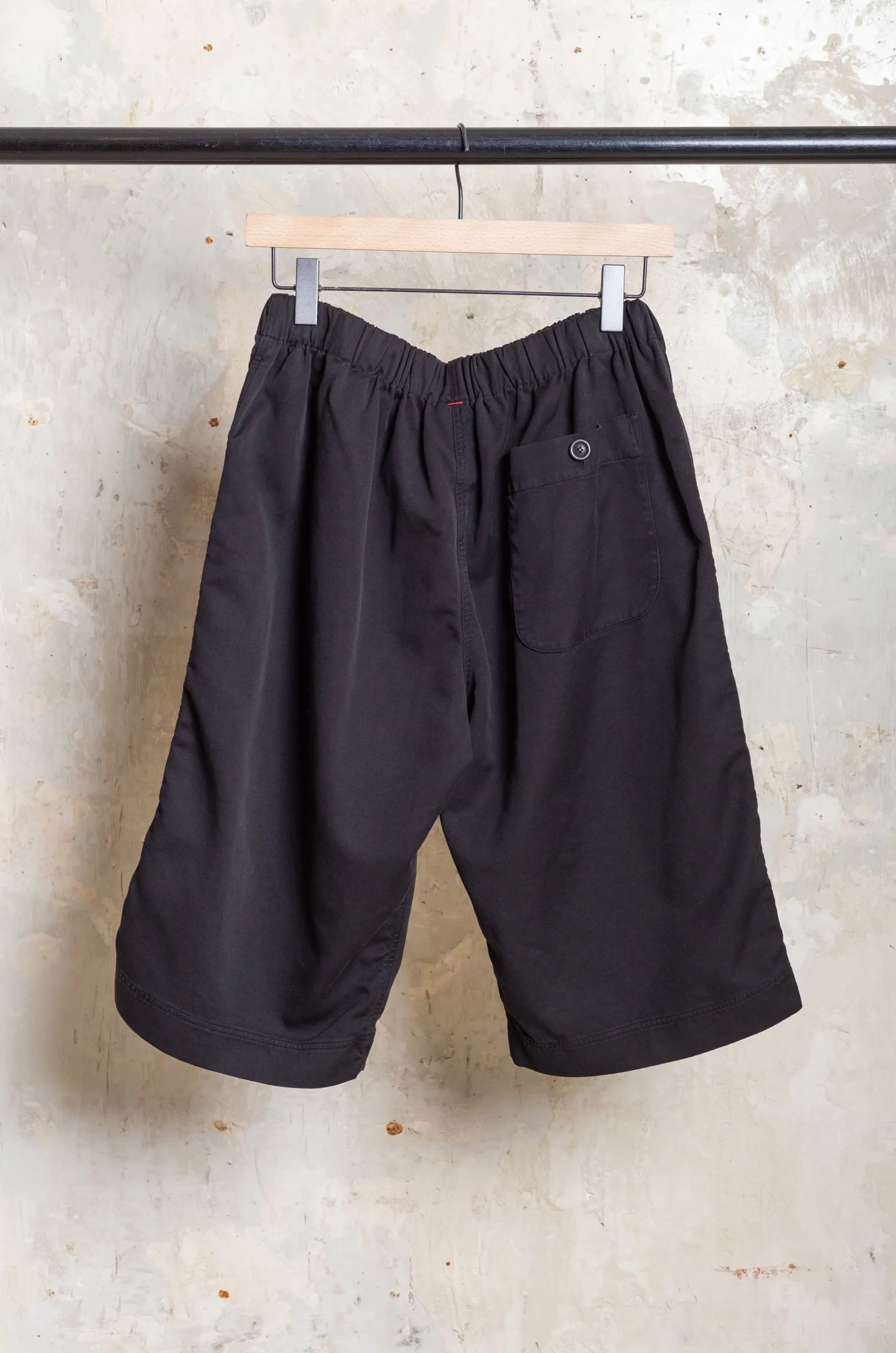 Casey Casey – Yama Short Wiggle 22HP234 – Black 6 Casey Casey – Yama Short Wiggle 22HP234 – Black – Image 4