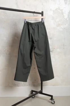 ApuntoB – Trousers P1844/TS819 – Forest -Salomon Boutique rdv apuntob 77 scaled 1