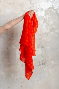 ApuntoB – Stole P1909/TS831 – Tomato -Salomon Boutique rdv apuntob 93 scaled 1