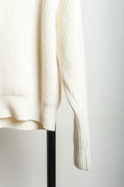 ATON – Crewneck Sweater KRAGCW0404 – Off White -Salomon Boutique rdv aton 24 scaled 1