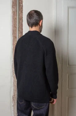 Batoner – Men 1Button Cardigan 23AW-08 – Black -Salomon Boutique rdv batoner 25 scaled 1