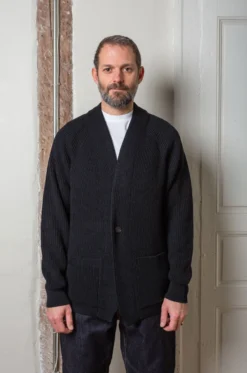 Batoner – Men 1Button Cardigan 23AW-08 – Black -Salomon Boutique rdv batoner 27 scaled 1