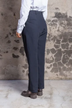 Bergfabel – Farmer Pants BFWP152/110 – Black Navy 9 Bergfabel – Farmer Pants BFWP152/110 – Black Navy -Salomon Boutique rdv bergfabel 17 scaled 1