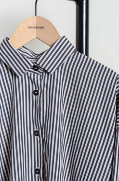 Bergfabel – Short Overshirt BFWSH90/K91 – Black Stripe 11 Bergfabel – Short Overshirt BFWSH90/K91 – Black Stripe -Salomon Boutique rdv bergfabel women 11 scaled 1