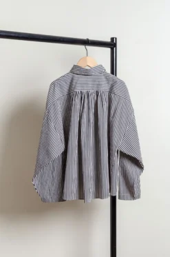 Bergfabel – Short Overshirt BFWSH90/K91 – Black Stripe 13 Bergfabel – Short Overshirt BFWSH90/K91 – Black Stripe -Salomon Boutique rdv bergfabel women 13 scaled 1