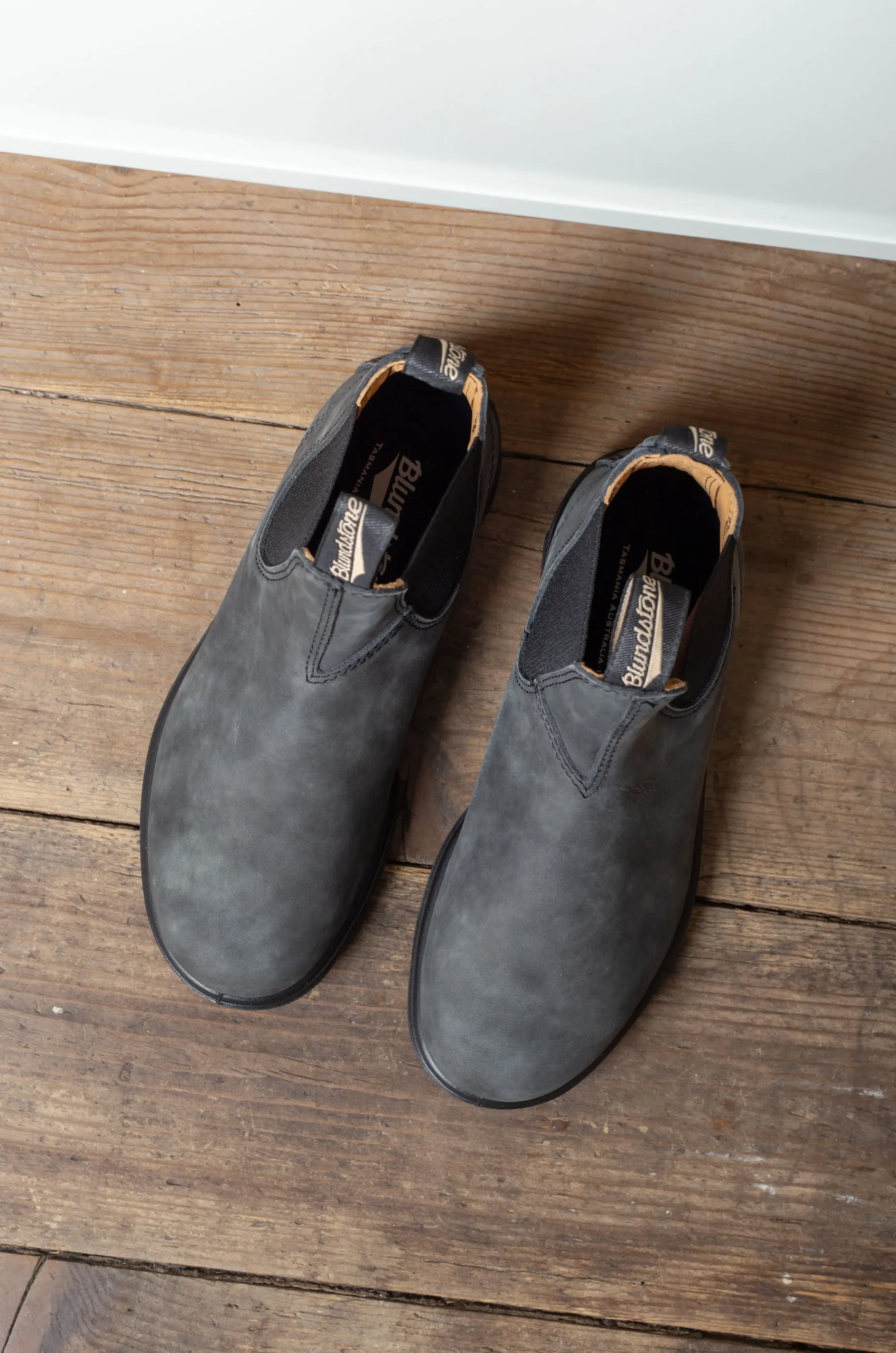 Blundstone – Women Classic Chelsea Boots – Rustic Black 4 Blundstone – Women Classic Chelsea Boots – Rustic Black – Image 2