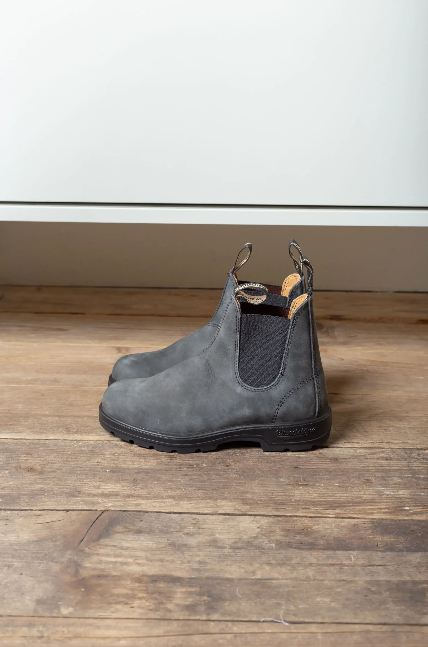 Blundstone – Women Classic Chelsea Boots – Rustic Black 6 Blundstone – Women Classic Chelsea Boots – Rustic Black – Image 4