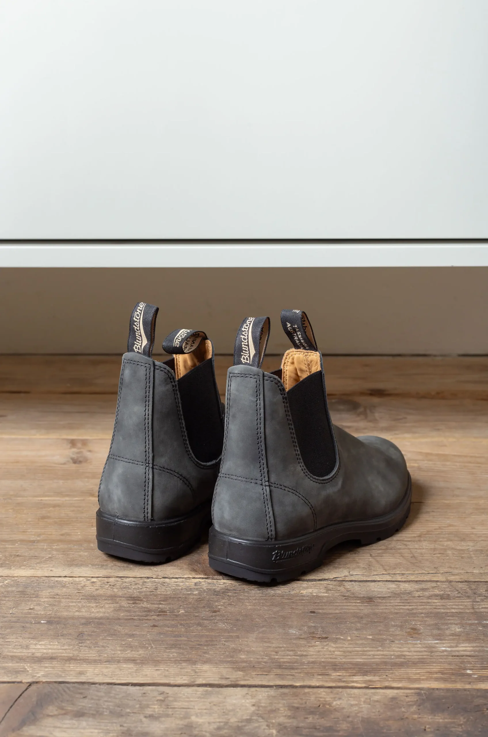 Blundstone – Women Classic Chelsea Boots – Rustic Black 7 Blundstone – Women Classic Chelsea Boots – Rustic Black – Image 5