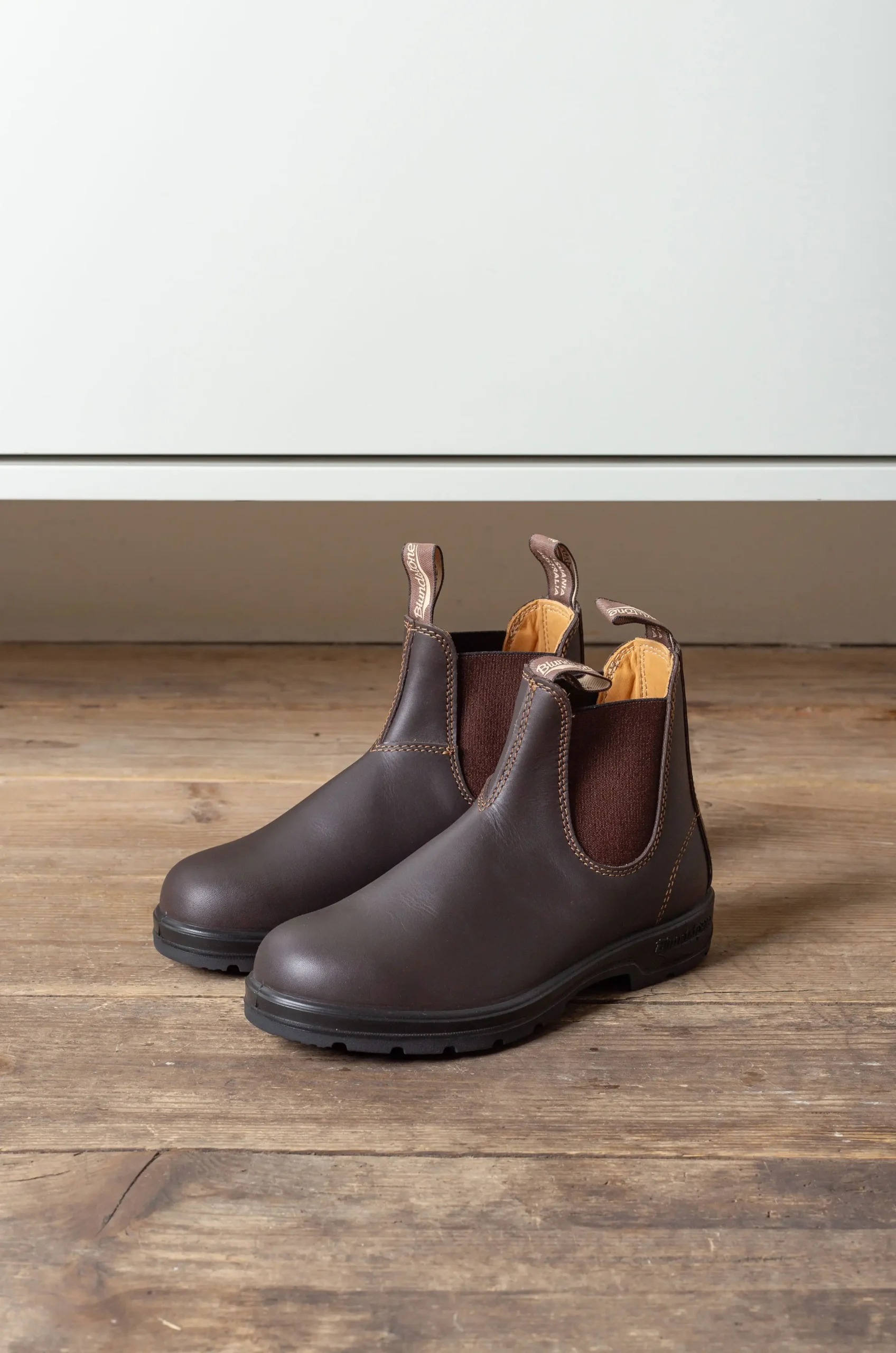 Blundstone – Women Classic Chelsea Boots – Walnut Brown 3 Blundstone – Women Classic Chelsea Boots – Walnut Brown