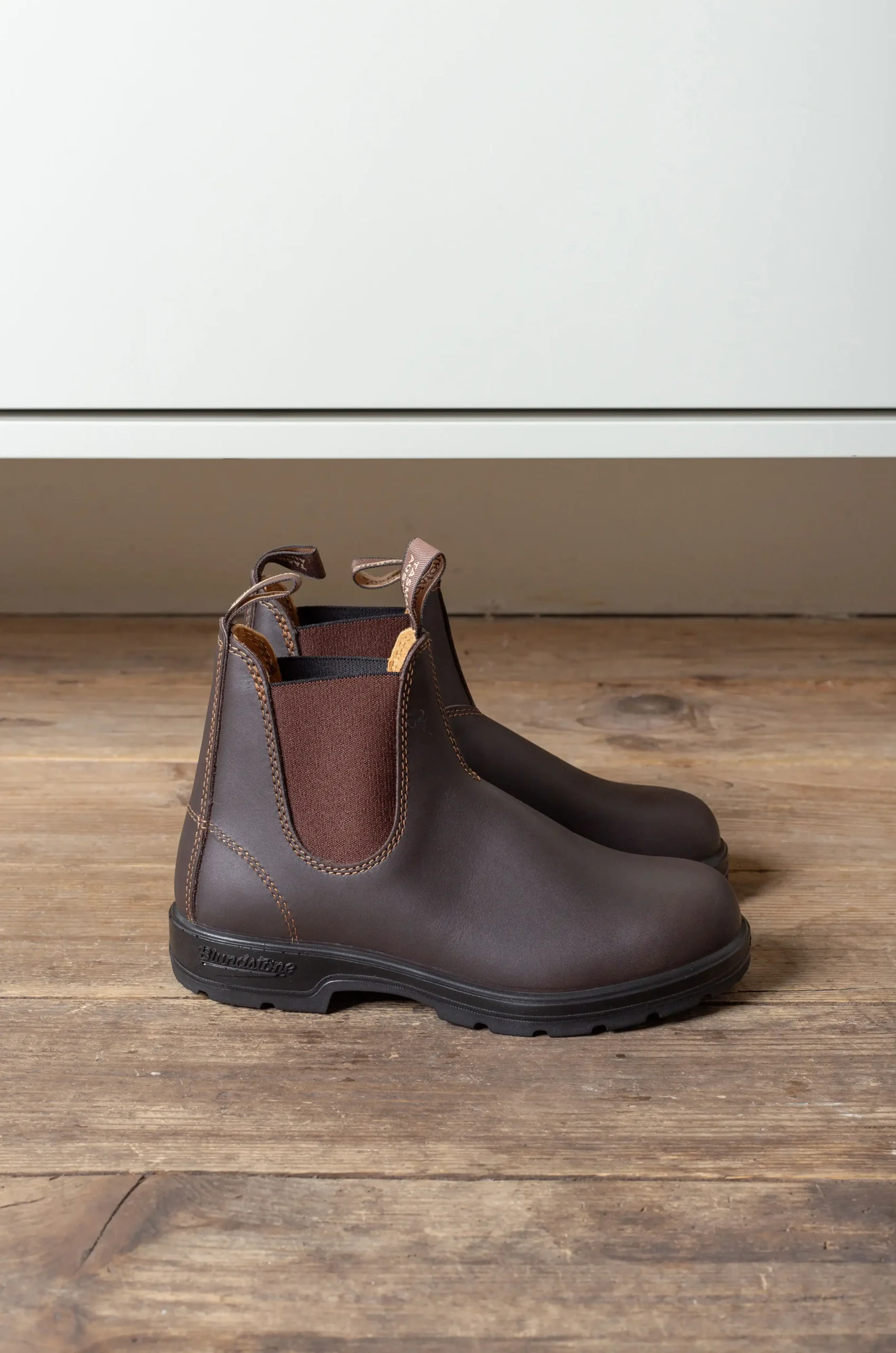 Blundstone – Women Classic Chelsea Boots – Walnut Brown 4 Blundstone – Women Classic Chelsea Boots – Walnut Brown – Image 2