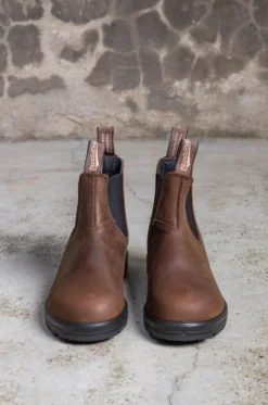 Blundstone – Women Classic Chelsea Boots – Antique Brown 9 Blundstone – Women Classic Chelsea Boots – Antique Brown -Salomon Boutique rdv blundstone 14 scaled 1