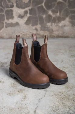 Blundstone – Women Classic Chelsea Boots – Antique Brown 10 Blundstone – Women Classic Chelsea Boots – Antique Brown -Salomon Boutique rdv blundstone 15 scaled 1