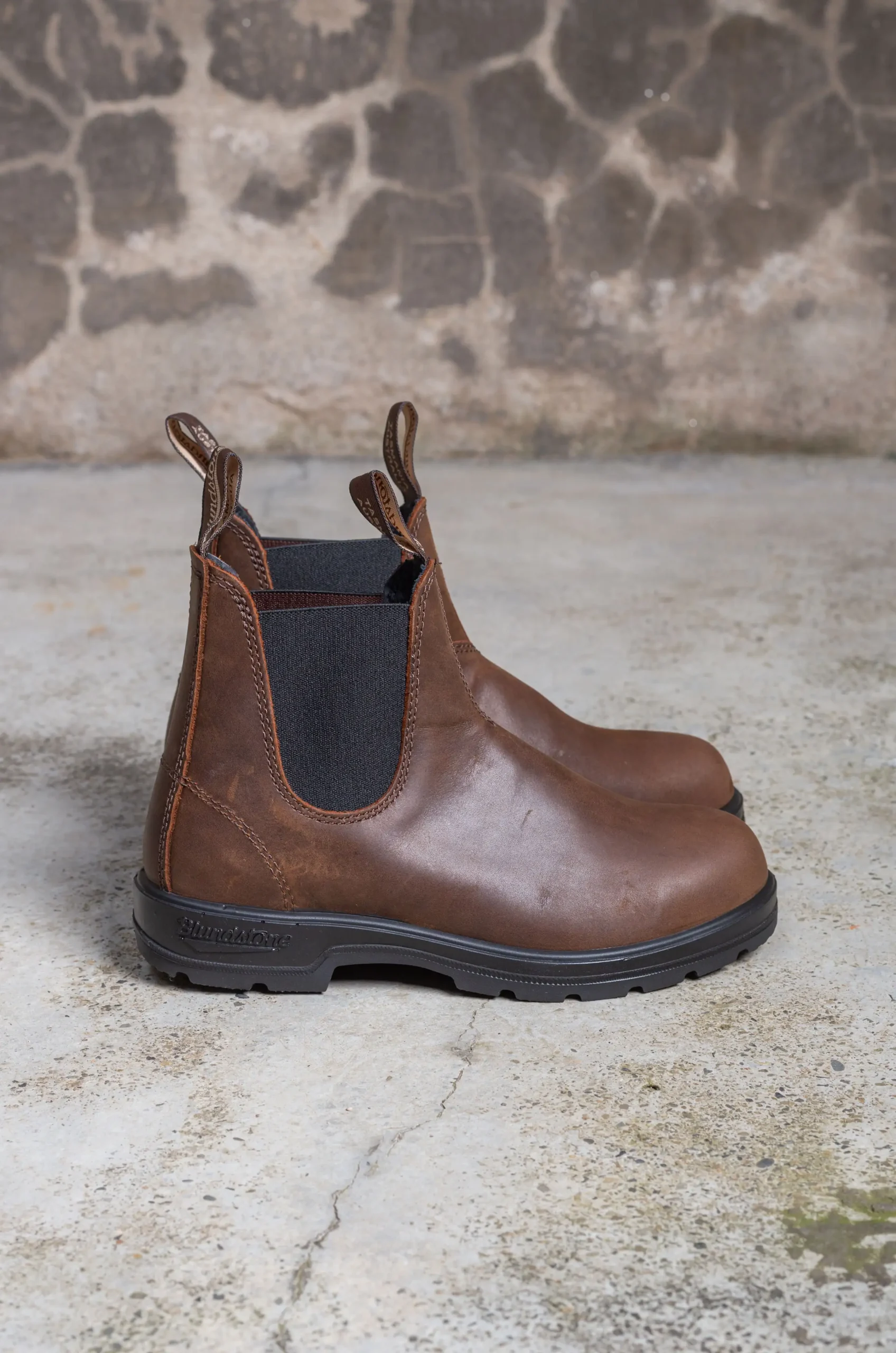 Blundstone – Women Classic Chelsea Boots – Antique Brown 3 Blundstone – Women Classic Chelsea Boots – Antique Brown