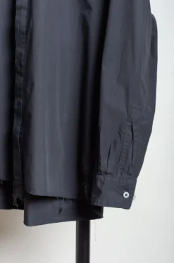 CAMIEL FORTGENS – Inside-Out Basic Shirt – Black -Salomon Boutique rdv camiel 27 scaled 1