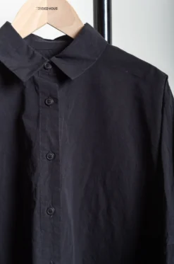 Casey Casey – Yuki Longue Shirt 23FC361 – Black 12 Casey Casey – Yuki Longue Shirt 23FC361 – Black -Salomon Boutique rdv casey 06 1 scaled 1