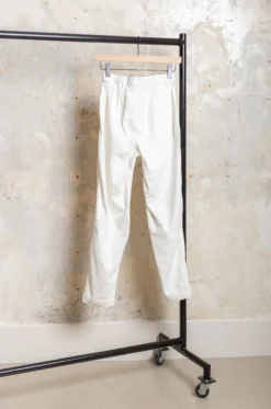 Casey Casey – Jude Pant Cotlin 22FP211 – White -Salomon Boutique rdv casey 31 scaled 2