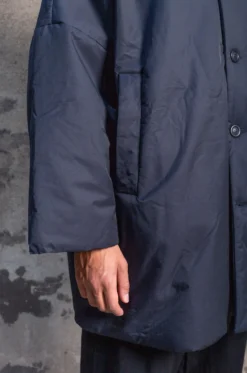 Casey Casey – Triangle Coat Kitty – Night -Salomon Boutique rdv casey 36 1 scaled 2