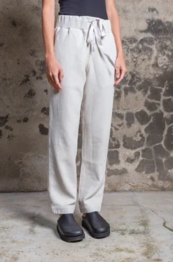 Casey Casey – Felix Pant 21FP196 – Concrete -Salomon Boutique rdv casey 37 scaled 1