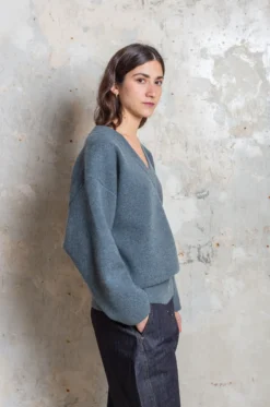 Extreme Cashmere – N°316 Lana – Waves 12 Extreme Cashmere – N°316 Lana – Waves -Salomon Boutique rdv cashmere 16 scaled 1