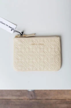 Comme Des Garçons – Wallet Embossed Line SA810E – Ecru 7 Comme Des Garçons – Wallet Embossed Line SA810E – Ecru -Salomon Boutique rdv cdg 01 scaled 2