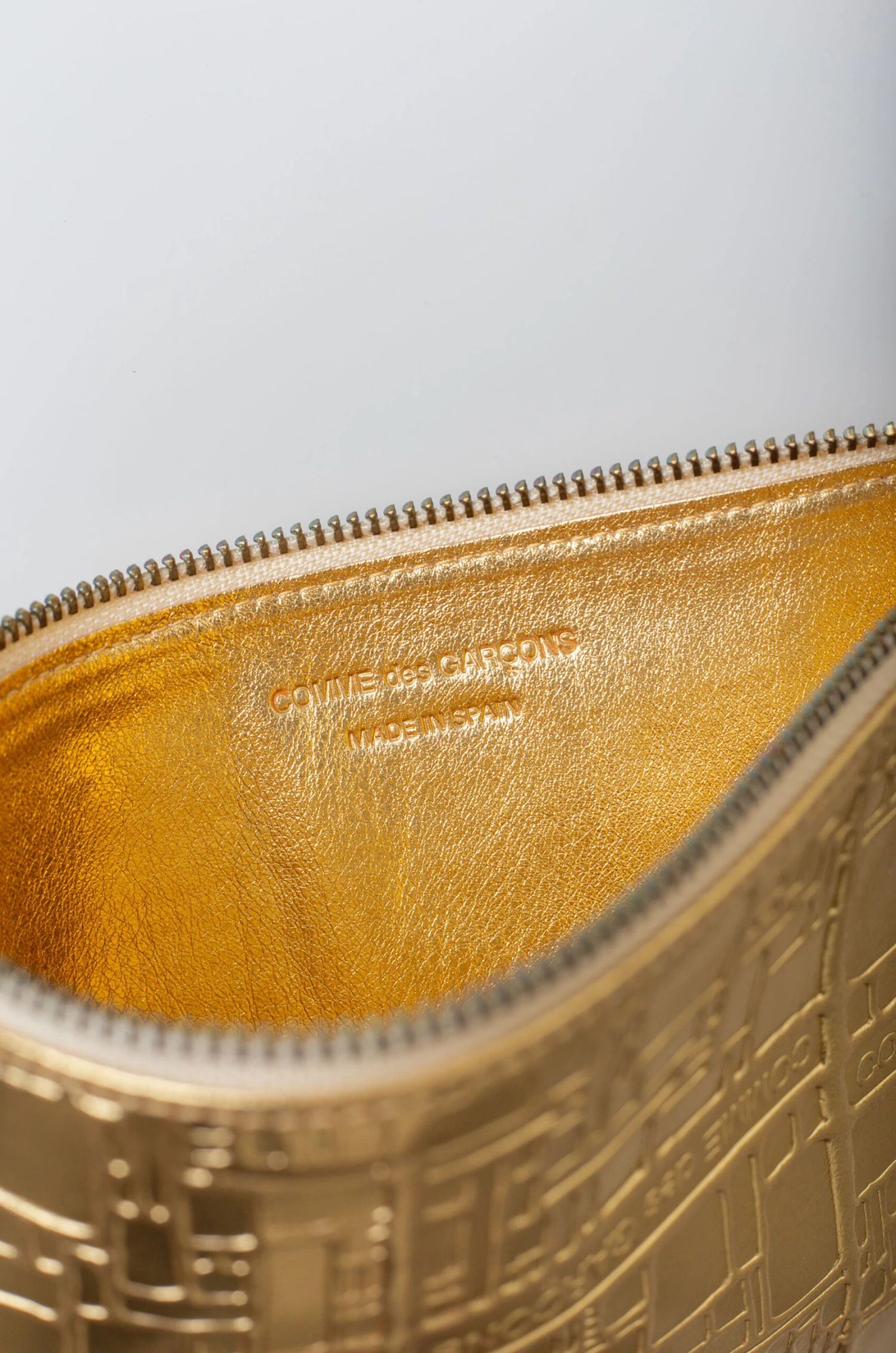 Comme Des Garçons – Wallet Logotype SA5100EG – Gold 4 Comme Des Garçons – Wallet Logotype SA5100EG – Gold – Image 2