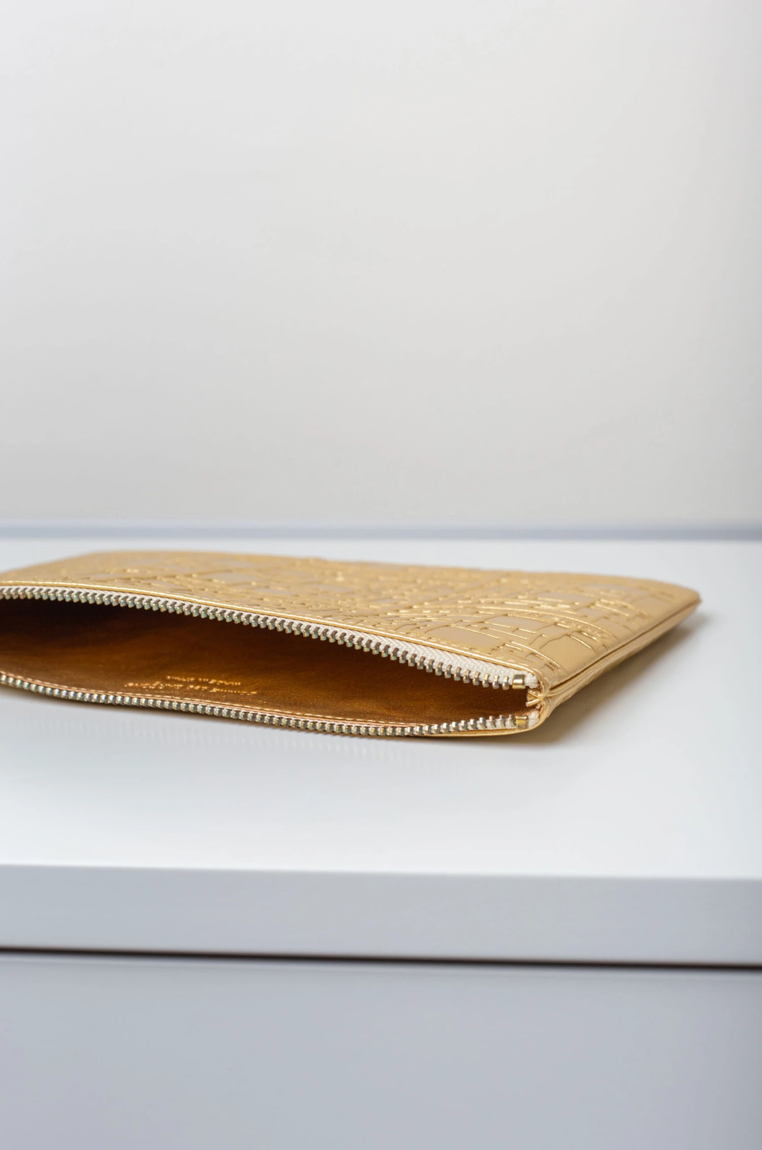 Comme Des Garçons – Wallet Logotype SA5100EG – Gold 6 Comme Des Garçons – Wallet Logotype SA5100EG – Gold – Image 4