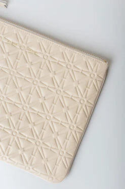 Comme Des Garçons – Wallet Embossed Line SA510E – Ecru -Salomon Boutique rdv cdg 118 scaled 1